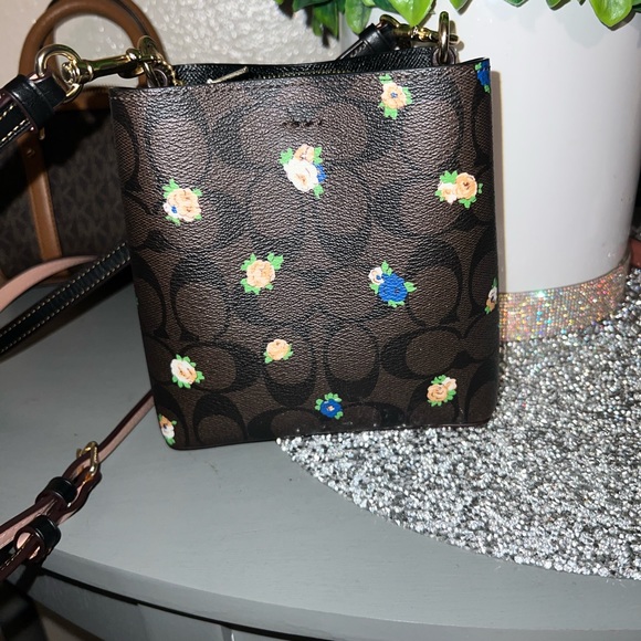Coach mini town bucket bag - Picture 3 of 4